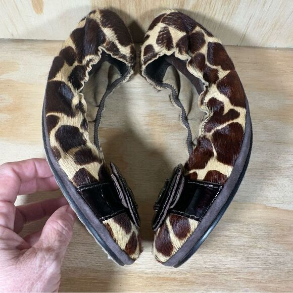 Bernardo Giraffe Print Ballet Flats Women’s Size 8 - Picture 3 of 7